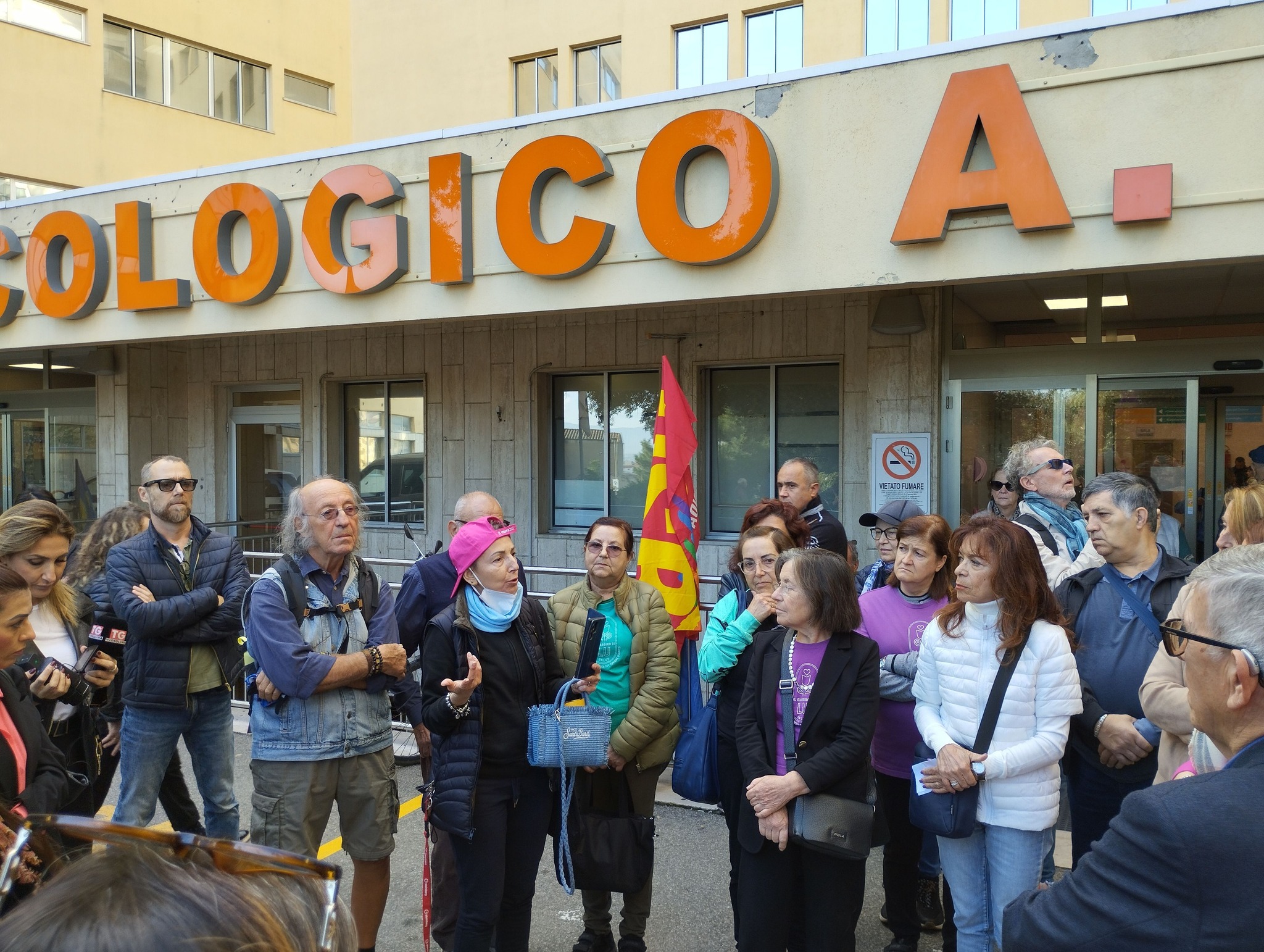 Caos Businco a Cagliari, dopo il sit-in Bartolazzi chiama le associazioni: incontro il 20
