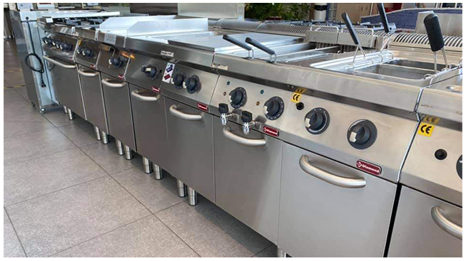 I Consigli di Neon Europa: Attrezzature per la Cottura nel Ristorante