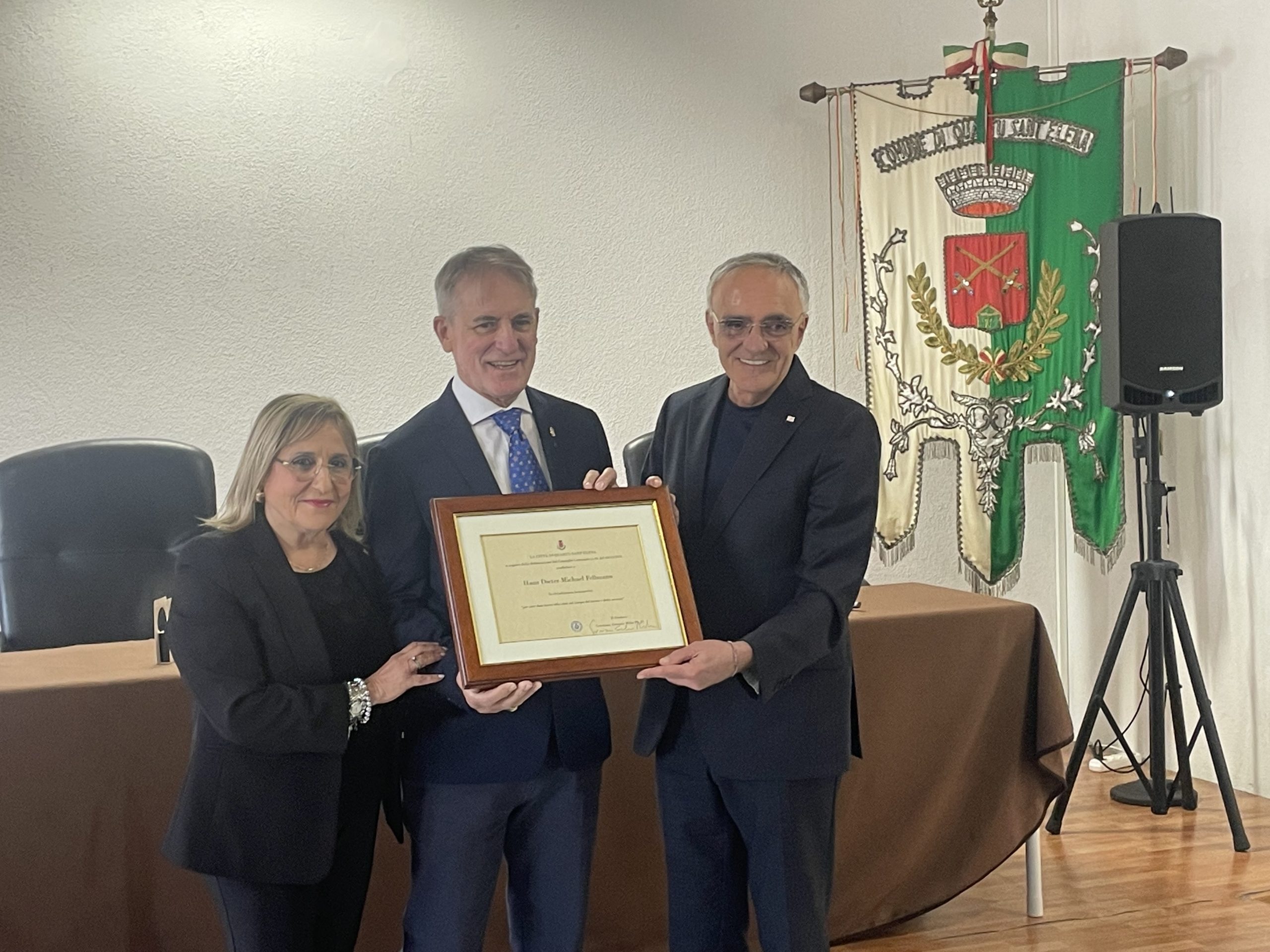 Quartu ha un nuovo cittadino benemerito: è il mitico tedesco Michele, il re della birra incoronato dal Consiglio