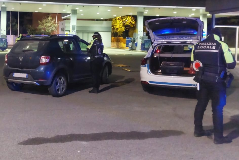 Cagliari, due neopatentati sorpresi ubriachi al volante: patenti ritirate