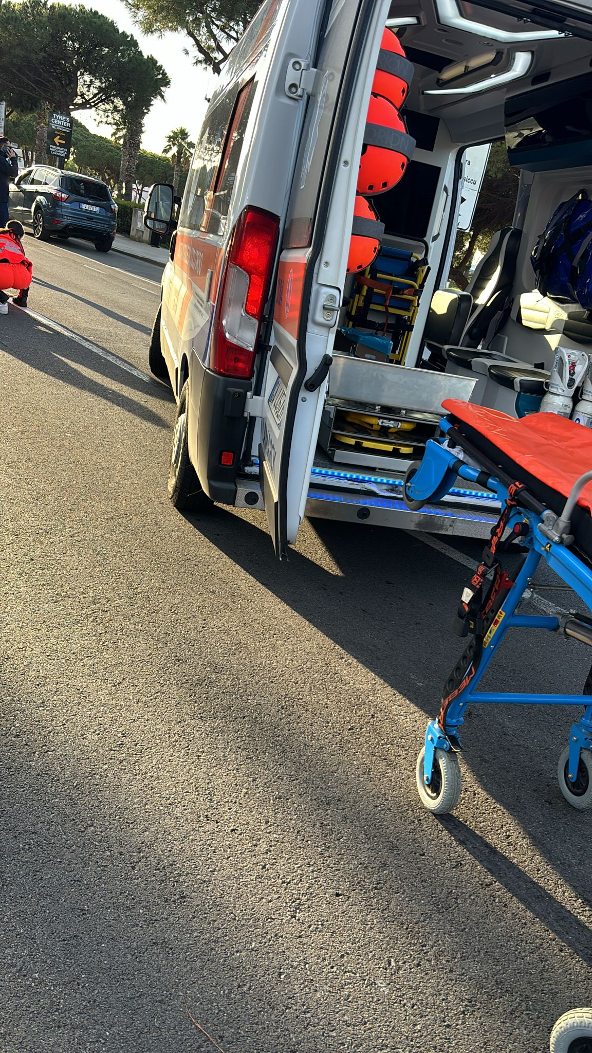 Cagliari, falciata sulle strisce pedonali in viale Colombo: 17enne in condizioni disperate