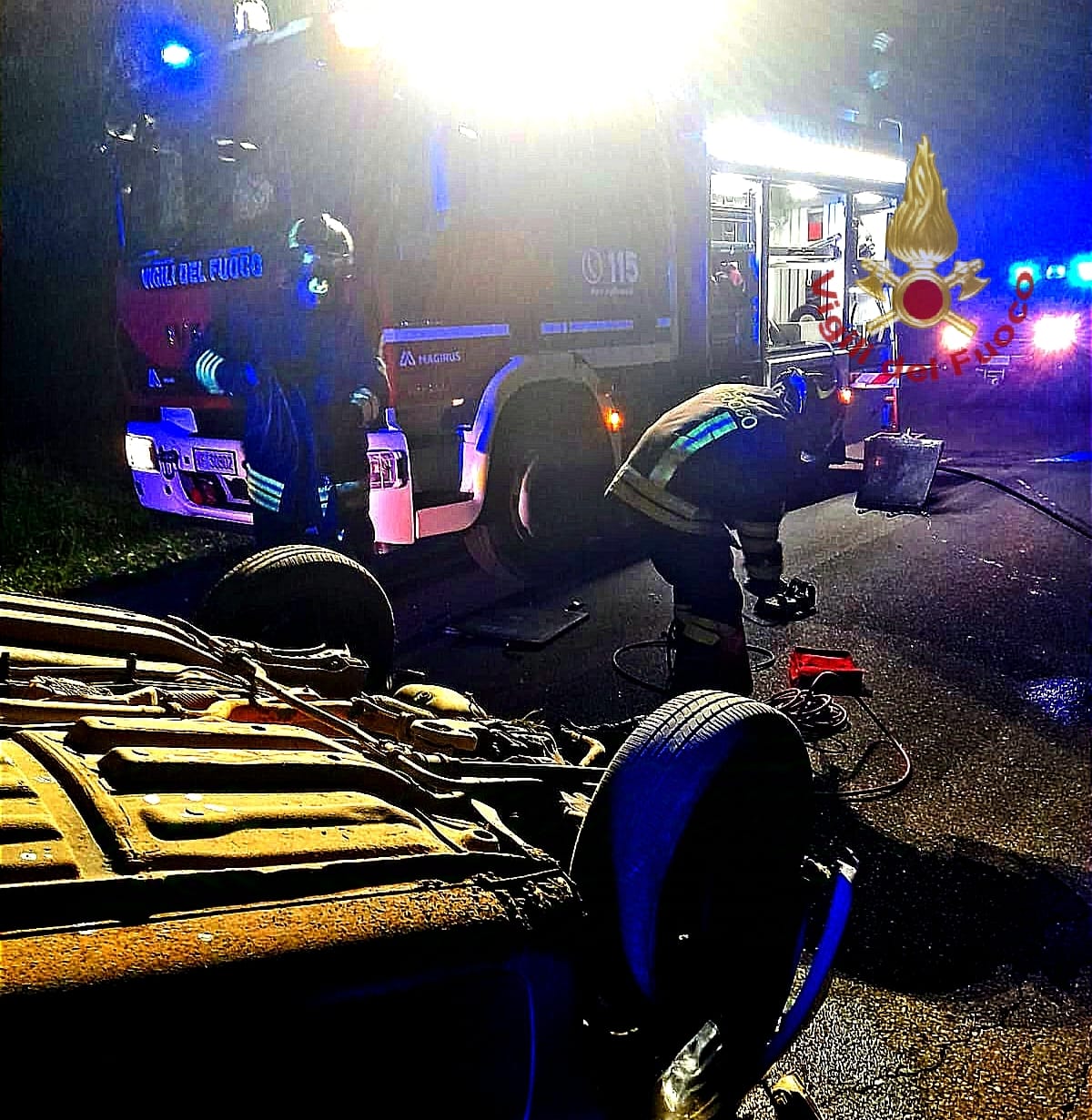 Auto si ribalta nella notte a Suelli, un uomo in codice rosso