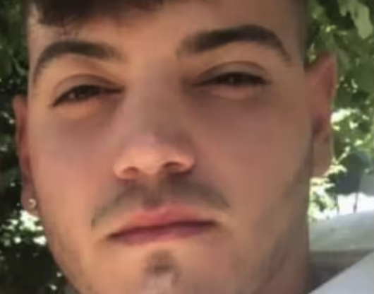 Ragazzo di 23 anni muore folgorato mentre usa l’asciugacapelli