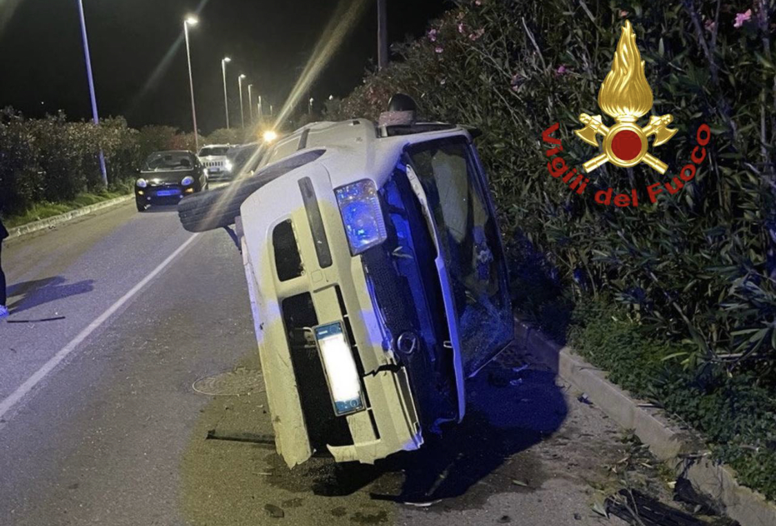 Carbonia, scontro fra due auto: due feriti