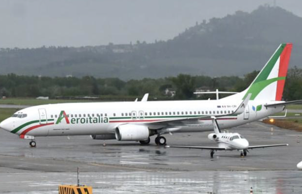 Aeroitalia, valanghe di proteste dei sardi: “Aerei vecchi, controlli lenti, volare è sempre più un incubo”