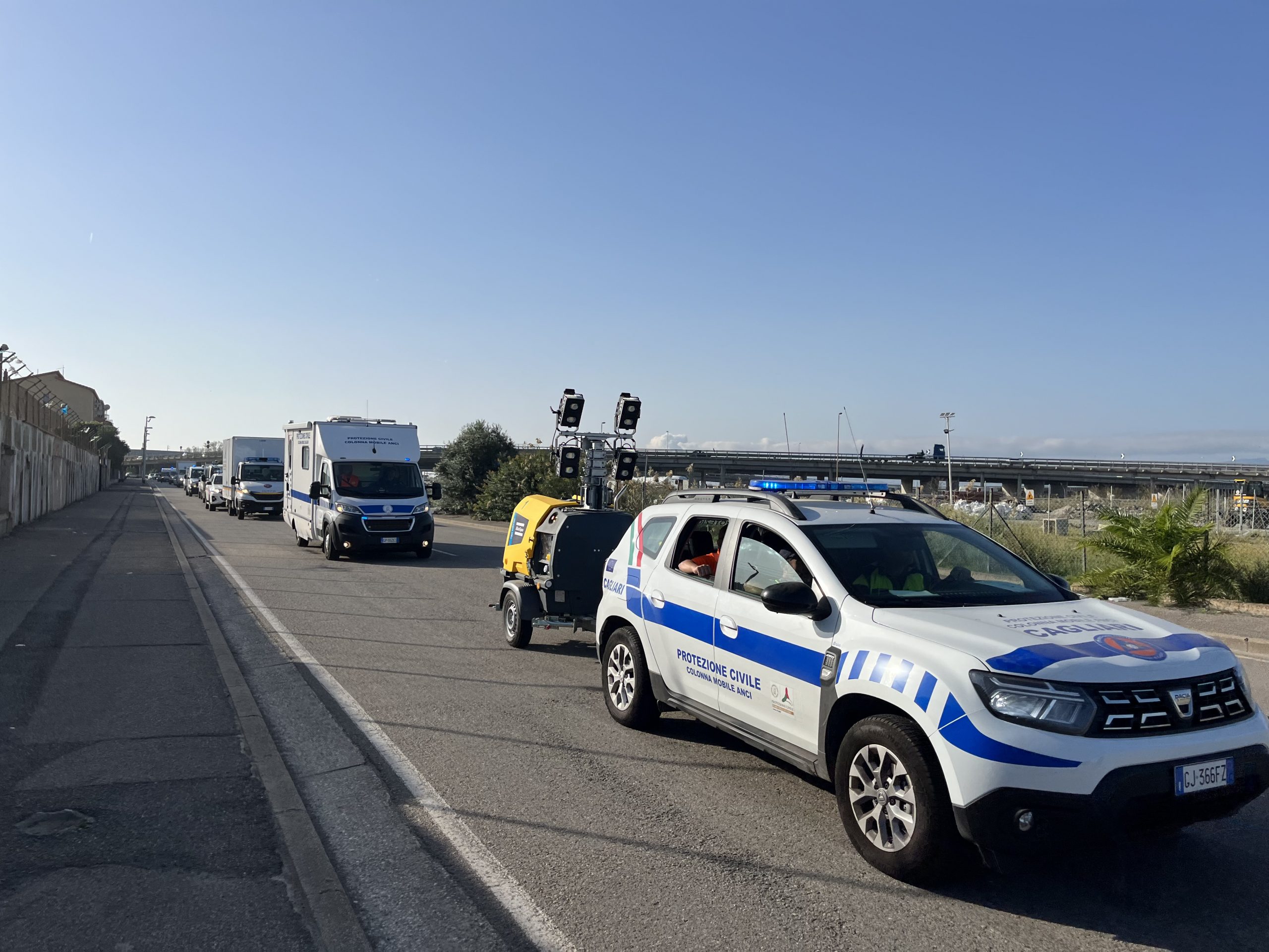 Cagliari, maxi esercitazione della Protezione civile: un convoglio di 26 mezzi per le vie cittadine