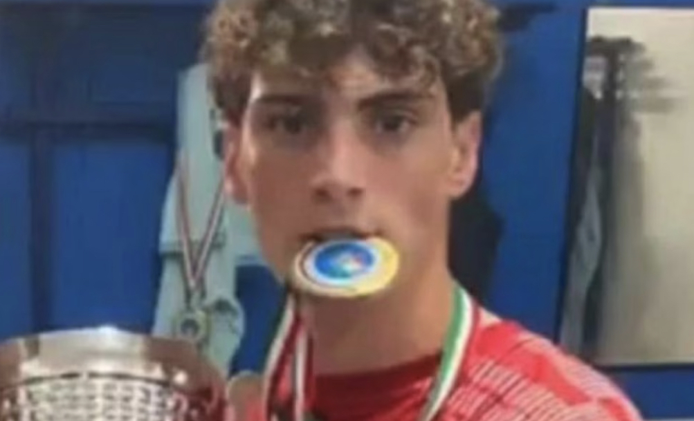 Calciatore 19enne viene ucciso a colpi d’arma da fuoco durante una lite