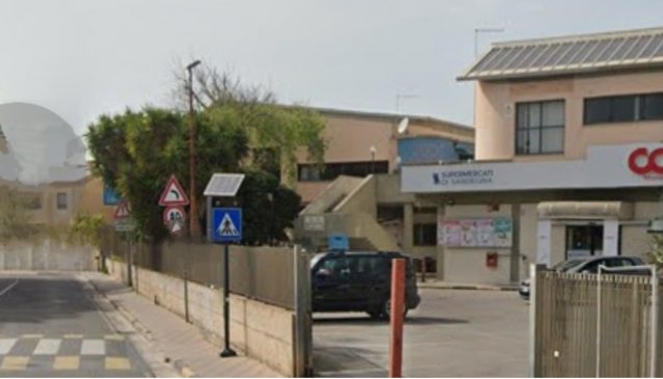 Monserrato, il sindaco in visita al supermercato del commesso che ha messo in fuga il ladro