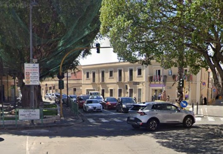 Topi d’auto scatenati a Pirri, rubati zaini e bancomat utilizzati al tabacchino