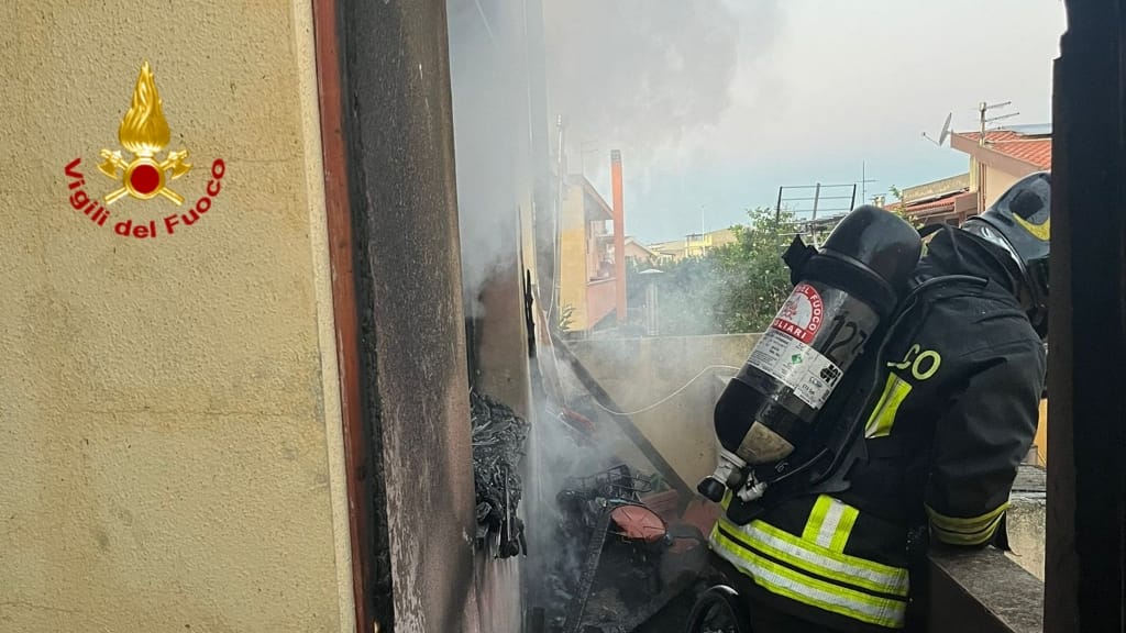 Tragedia sfiorata a Maracalagonis: casa in fiamme, evacuate tre persone