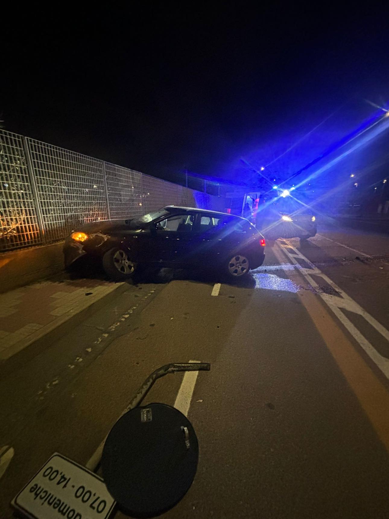 Schianto nei parcheggi del Sant’Elia: un ragazzo di 32 anni finisce contro un muro, è in codice rosso