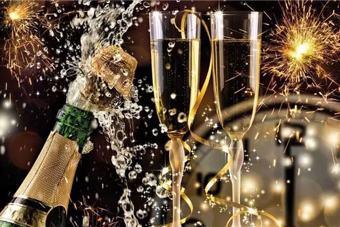 Capodanno a Cagliari, forse è la volta buona: stasera l’apertura delle offerte, è toto nomi sul super big