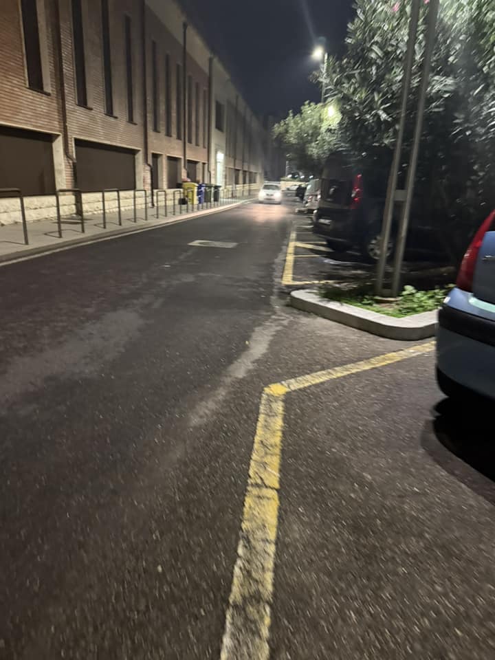 Cagliari, via Mameli sotto choc dopo l’aggressione: “Siamo in ostaggio dei vili, di risse e schiamazzi: viviamo nella paura”