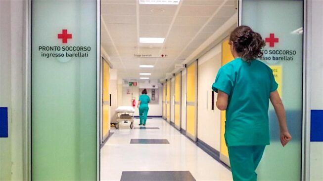 Selargius, anziana cade e si frattura il femore: da 10 giorni attende l’intervento, un calvario rimbalzato da un ospedale all’altro