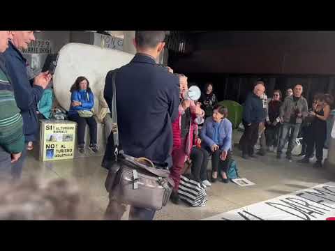 No a Pratobello, lo sfogo di una donna sarda arrivata da Roma: “Ci dobbiamo ribellare a corrotti e multinazionali”