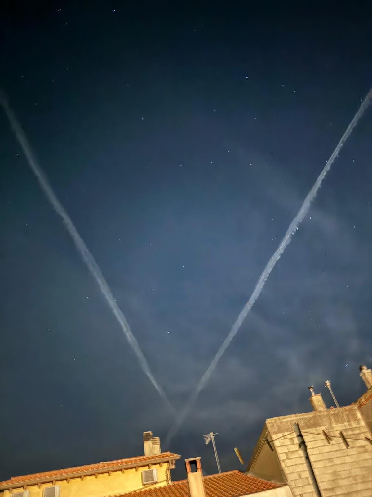 “Alluvione in Sardegna? Guardate quelle strane scie chimiche nel cielo del Medio Campidano”