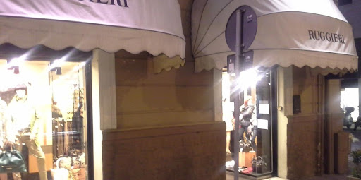 Cagliari, il centro muore ogni giorno un po’: chiude lo storico Ruggieri in via Alghero