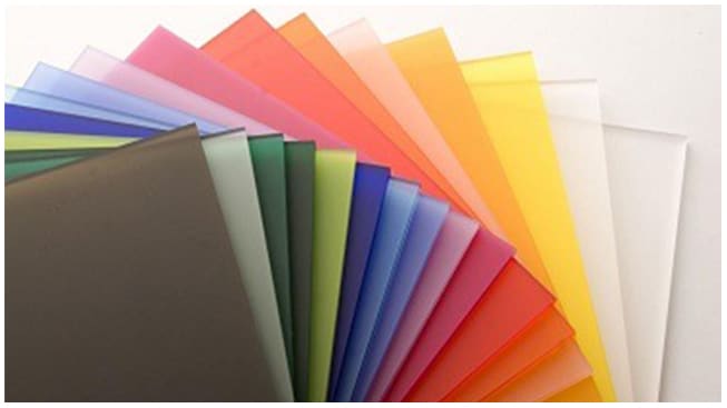 I consigli di Neon Europa: i vantaggi dell’uso del Plexiglass