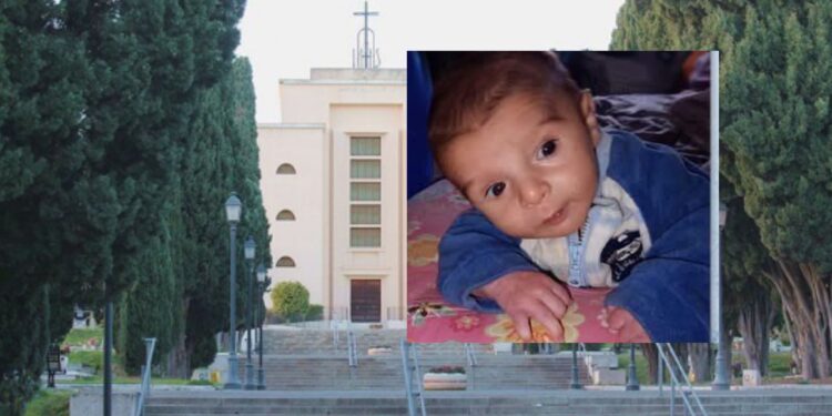Cagliari, l’ultimo straziante saluto al piccolo Andrea morto in culla a soli tre mesi