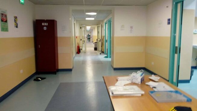 Cagliari, falciata sulle strisce in piazza Giovanni da un furgone Amazon: gravissima 27enne