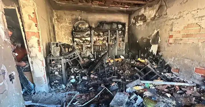 La casa di due vecchietti di Maracalagonis distrutta dal fuoco, la nipote Noemi lancia una raccolta fondi