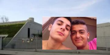 Quartu, l’estremo saluto a Giacomo e Matthias: gli amici portano i feretri in spalla