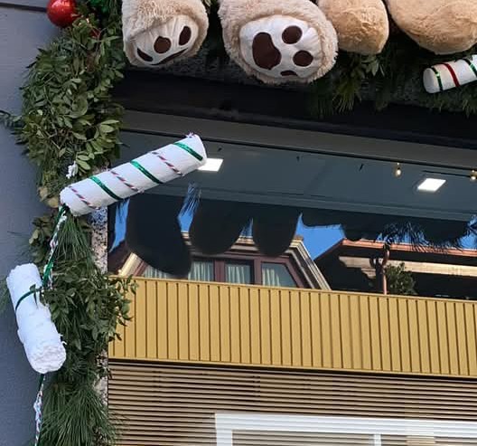 Villasor, addobbi natalizi presi di mira dai vandali: decorazioni distrutte