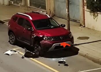 Assemini, auto in sosta presa in pieno in via Carmine