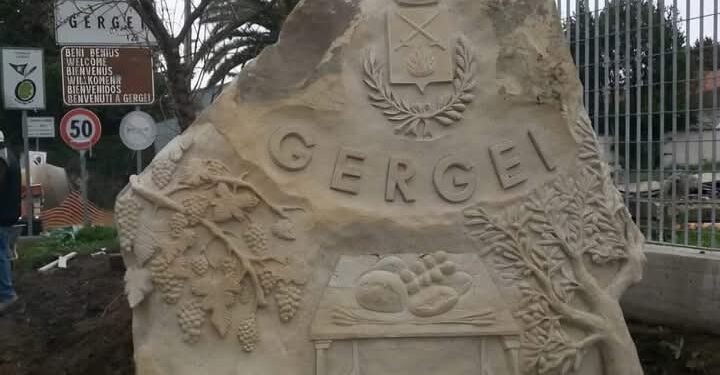 Gergei, turisti donano un contributo economico per gli studenti del paese