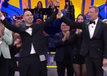 Villanovaforru, alla Corrida di Amadeus vince il giovane talento Federico Leonardi: pubblico incantato con l’otamatone