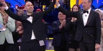 Villanovaforru, alla Corrida di Amadeus vince il giovane talento Federico Leonardi: pubblico incantato con l’otamatone