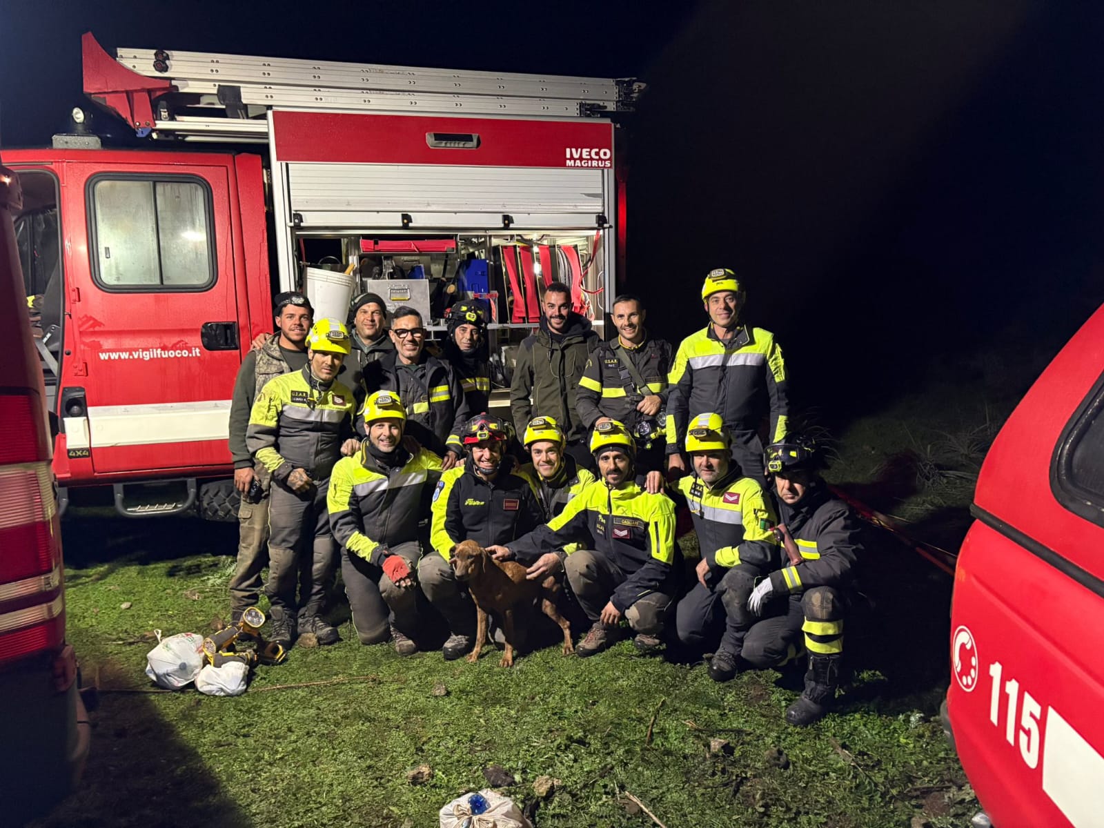 Ballao, intervento straordinario per salvare la vita a un cane finito in un dirupo