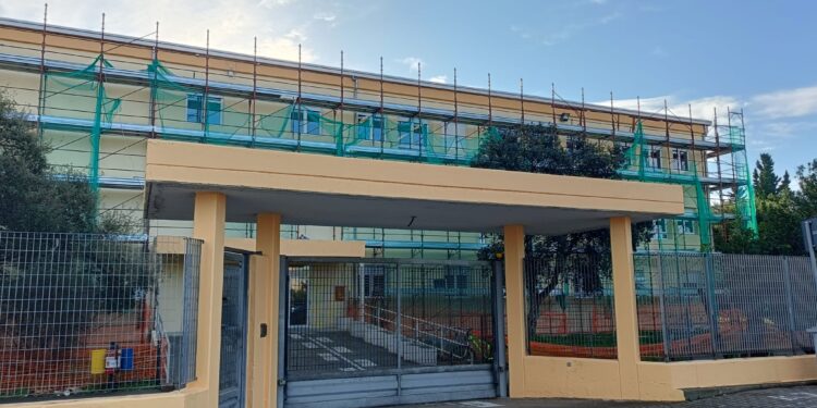 Selargius, studenti in rivolta al liceo Pitagora: la scuola è un cantiere aperto
