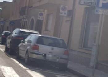 Inciviltà a Monserrato, parcheggio per i disabili occupato in via Cesare Cabras