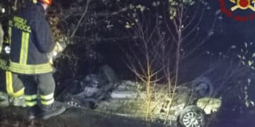 Tragedia sfiorata ad Arzachena: salvati tre ragazzi caduti con la macchina in un torrente