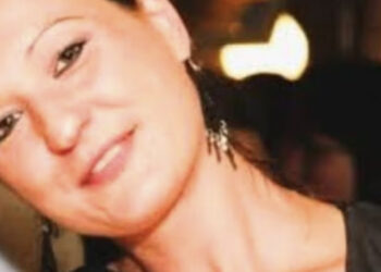 Entra contromano in autostrada e si scontra con un’altra auto: donna muore a 47 anni