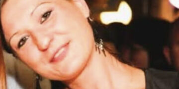 Entra contromano in autostrada e si scontra con un’altra auto: donna muore a 47 anni