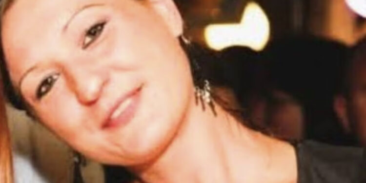 Entra contromano in autostrada e si scontra con un’altra auto: donna muore a 47 anni