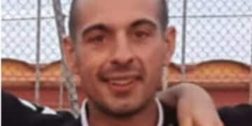 Ragazzo di 16 anni uccide il vicino a coltellate: “Legittima difesa”