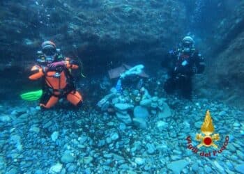 Stintino, si rinnova la tradizione del presepe subacqueo costruito dai ragazzi della Ge.Na.