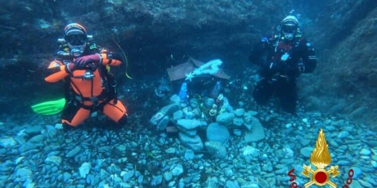 Stintino, si rinnova la tradizione del presepe subacqueo costruito dai ragazzi della Ge.Na.