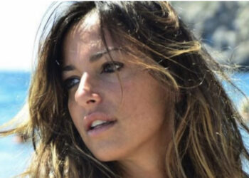 Un malore in macchina, poi l’incidente: muore una mamma di 42 anni