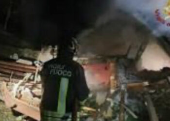 Esplosione in una villetta: morto un uomo, dispersa la moglie