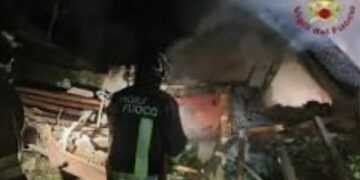 Esplosione in una villetta: morto un uomo, dispersa la moglie