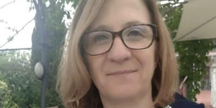 Torna a casa per Natale, maestra di 51 anni si sente male e muore