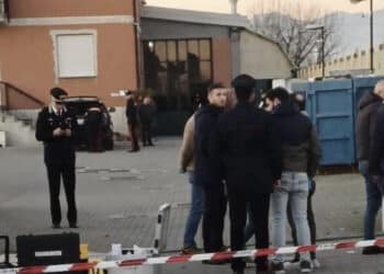 Faida tra famiglie, 42enne ucciso per difendere la figlia dal fidanzato
