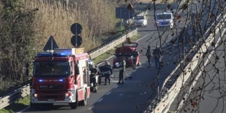 Terribile incidente fra due auto, muoiono mamma e figlia di 11 anni