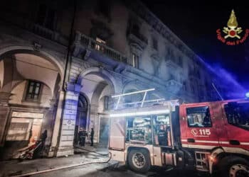 Ragazza di 25 anni muore nell’incendio di una portineria