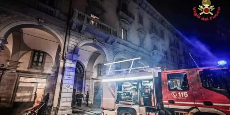 Ragazza di 25 anni muore nell’incendio di una portineria