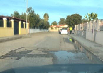 Capoterra, a La Maddalena spiaggia ingente perdita idrica da mesi